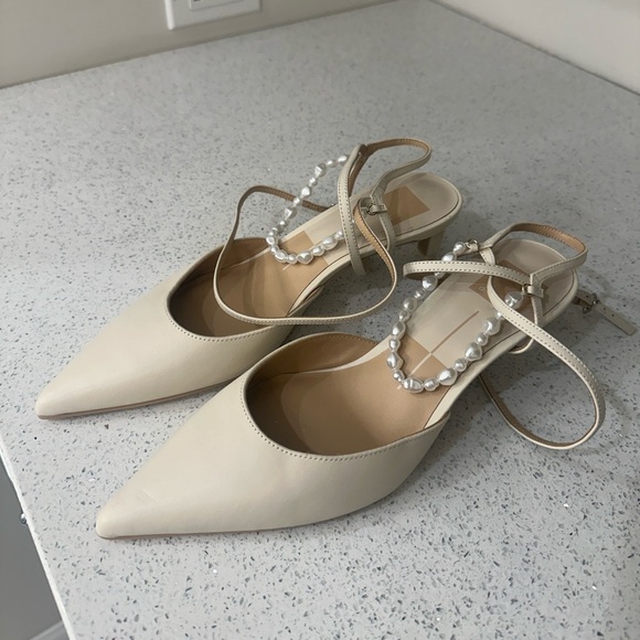 NWOT Dolce Vita Loklyn Pearl Vanilla leather pointed toe Pearl Ankle Wrap Pumps - Picture 1 of 7